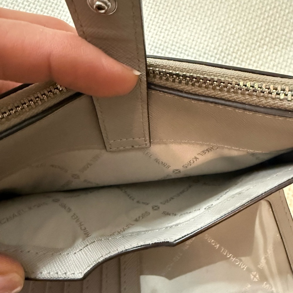 Michael Kors Jet Set Travel Large Double Zip Wallet Wristlet | Gray Silver | EUC - Picture 11 of 11